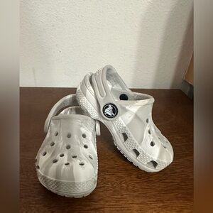 Crocs white/gray marbled toddler unisex crocs size c5 slip on clog shoes